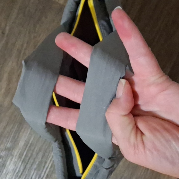 New Lord & Taylor Gray Puffer Shoulder Bag. - Picture 4 of 12